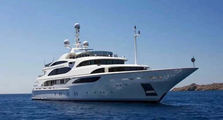 Elite Benetti 184 ft available for charter in Dubai