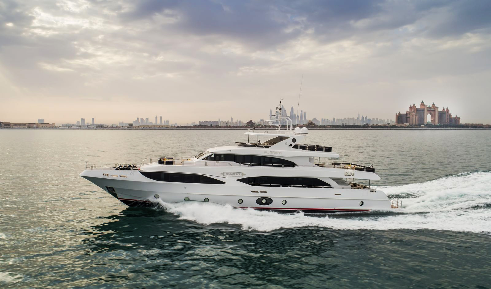 small yacht hire dubai