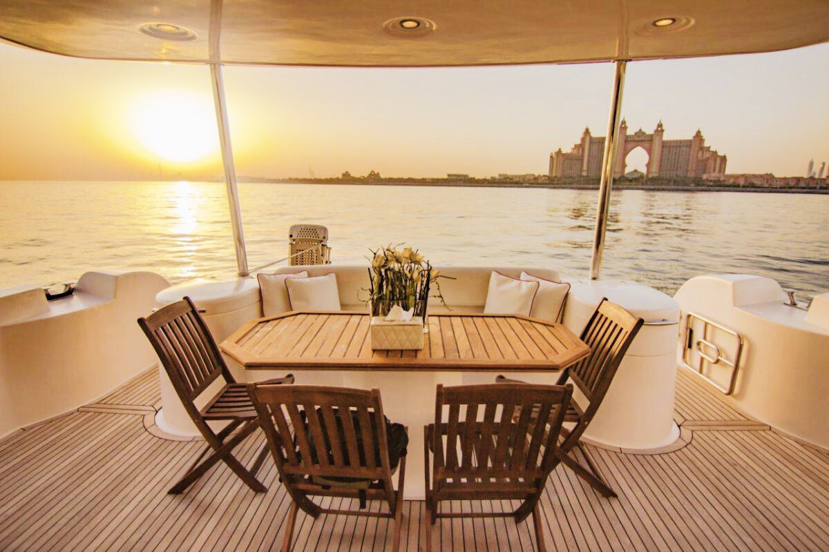 yacht charter dubai overnight