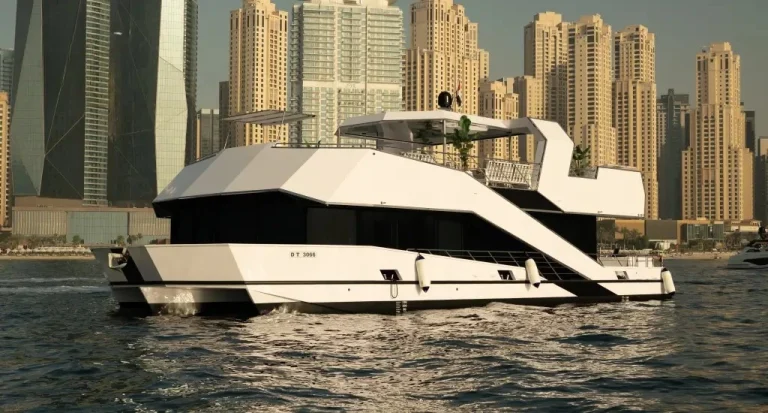 Modern Boat 100 FT | ELITE PEARL CHARTER View 2