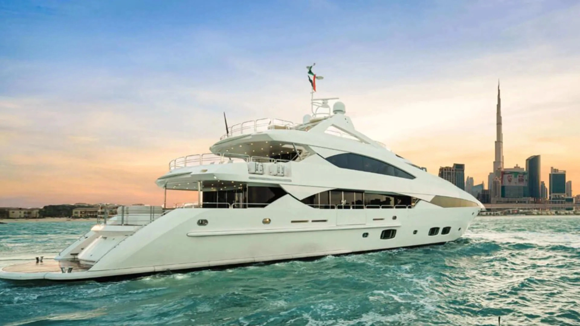 ELITE SUNSEEKER 131 FT | ELITE PEARL CHARTER