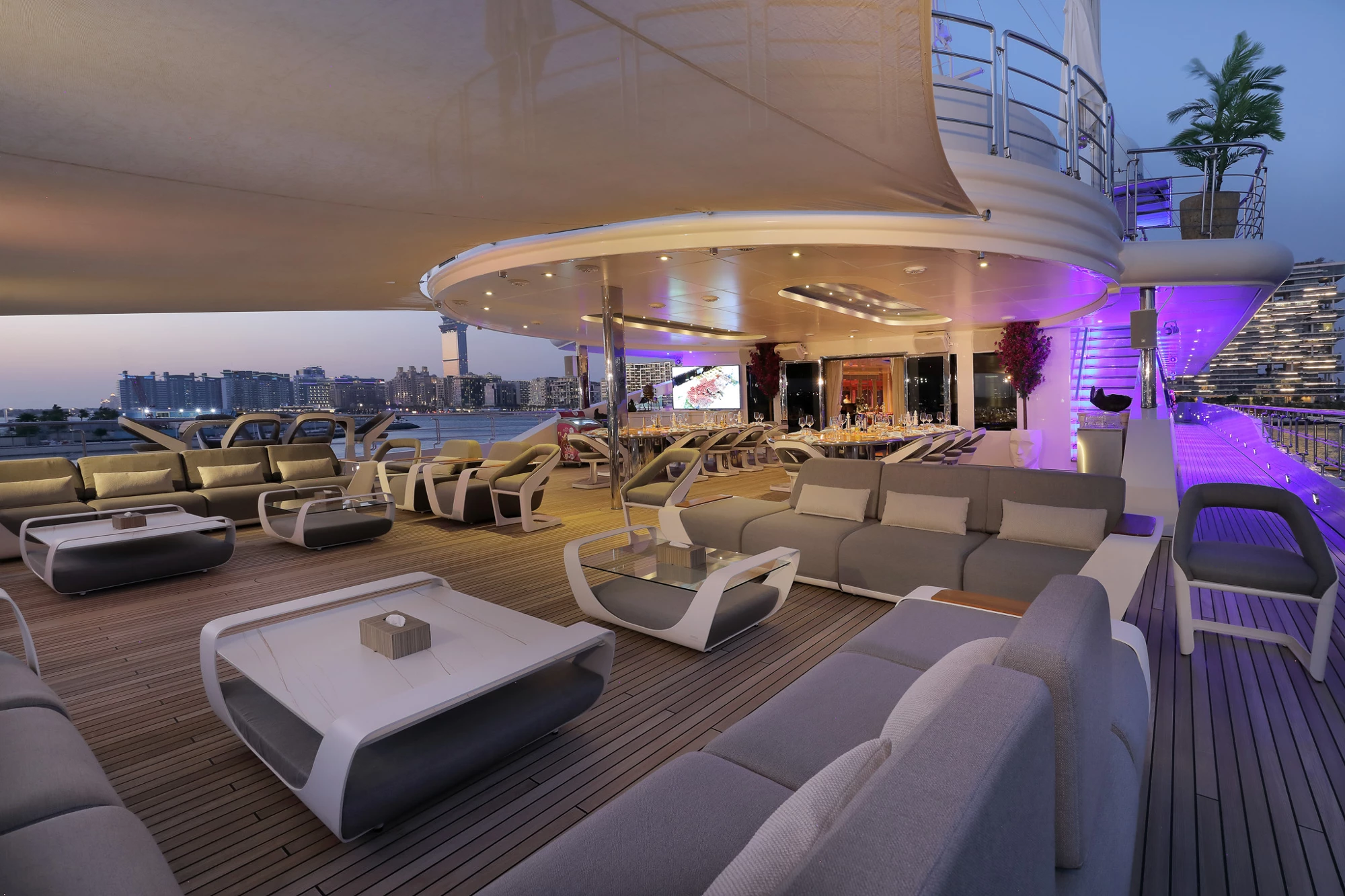 ELITE MOONLIGHT II 300 FT | ELITE PEARL CHARTER View 2