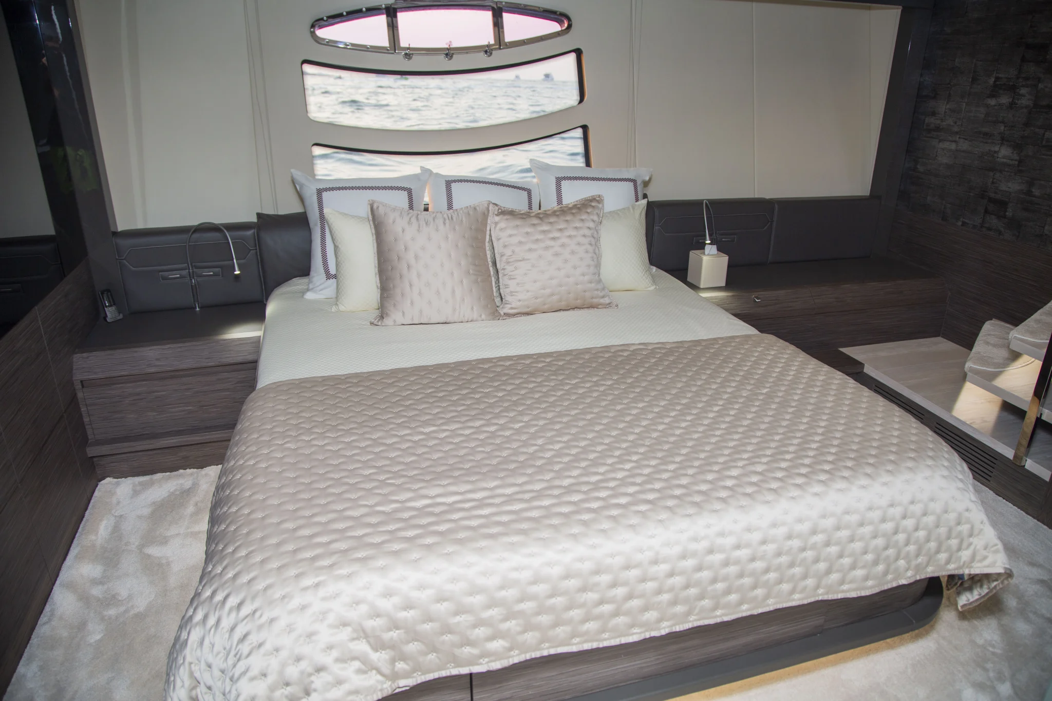 ELITE 82 PERSHIG | ELITE PEARL CHARTER View 2