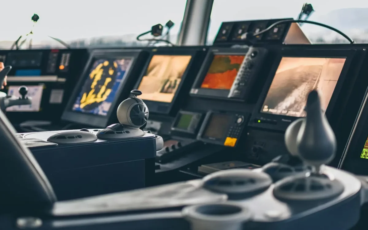luxury yacht charter dubai