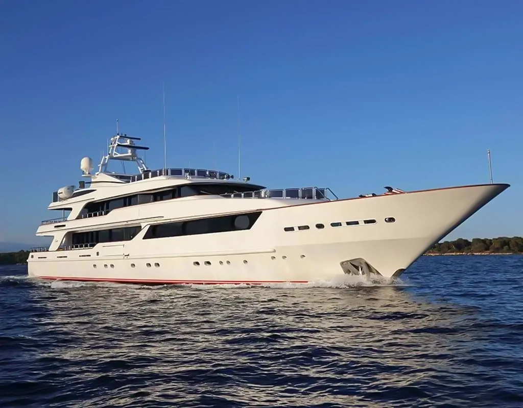 Elite Benetti 112 FT available for charter in Dubai